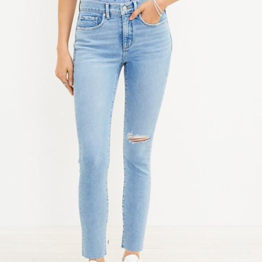 LOFT Curvy Frayed Mid Rise Skinny Jeans in Authentic Light Indigo Wash